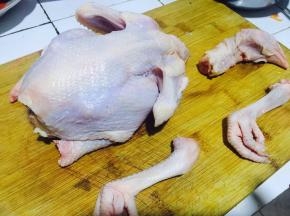 三黄鸡一只，去头去脚