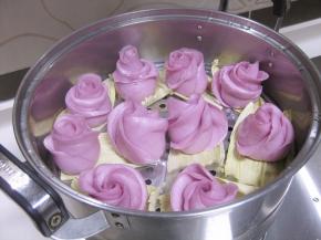 醒发后小火上锅，开锅后转中火，蒸15分钟即可