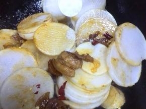 放入1小勺白糖提鲜