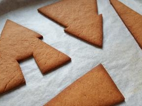 11．烤好的饼干室温晾凉备用。