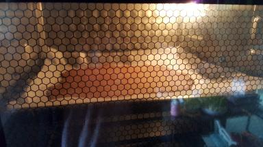 10．放入预热好的烤箱中，上下火170度烤20分钟。