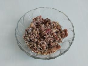 使每一片肉片都包裹上米粉，如果太干可以少加点水进去