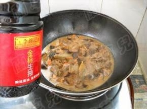 淋入生抽调好味。