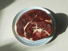 牛肉冰箱取出解冻