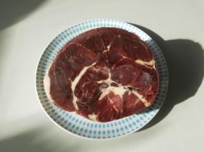 牛肉冰箱取出解冻