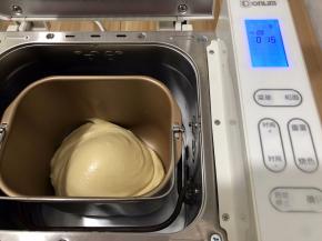 翻炒至奶粉完全和棉花糖溶合在一起