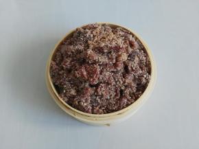 把调好的肉片摆放到上边