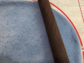 发酵好的面团擀开排气