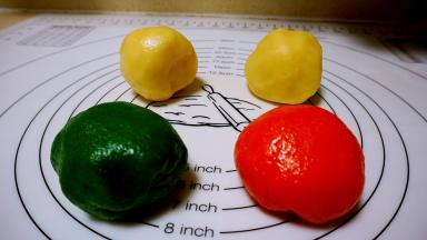 这是已经揉好的四个面团