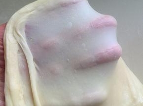 再次开启一个和面程序，面团已拉出薄膜；一共用了30分钟