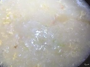 再次烧开后，用适量的盐调味，即可盛出