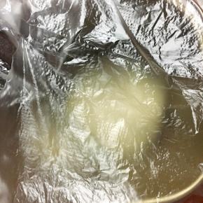 盖上保鲜膜松弛30分钟