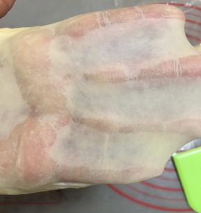 先2档将黄油揉匀，然后5、6档到扩展阶段，中途要暂停检查，防止揉过掉