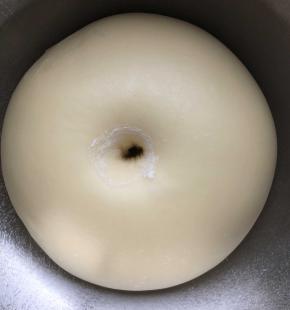 发酵后取出轻压排气