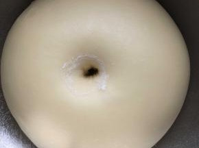 发酵后取出轻压排气