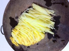 土豆去皮切细丝