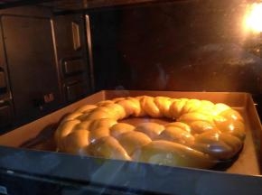 入烤箱、中层、上下火、20-22分钟即可（如果表面上色快，要加盖锡纸）