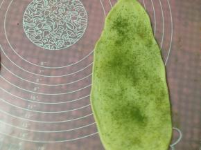 上面撒上抹茶粉，依次做完