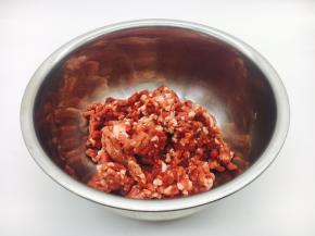 准备好牛肉馅。