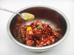 放入姜粉1小勺。