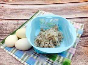 主要食材：鲜虾皮和鸡蛋。
