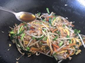 放入1小勺花椒油增鲜提味。