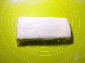 盖保鲜膜入冰箱松弛15分钟