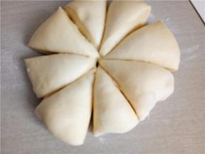 将面团分割成8份