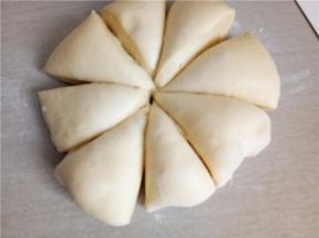 将面团分割成8份