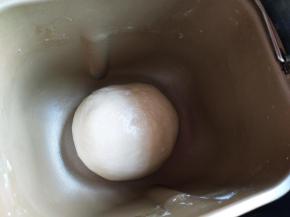 面团滚圆，进行发酵