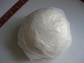 用保鲜膜包好，静止30分钟--1个小时