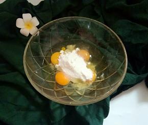 加入糖粉和盐拌匀