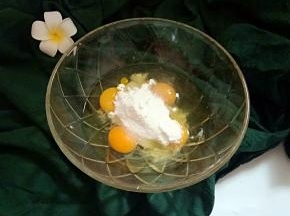 加入糖粉和盐拌匀