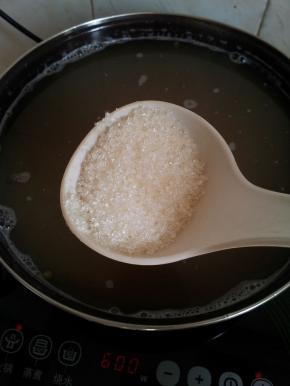 凉透一些了加入白糖即可