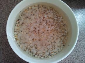 薏米提前泡2小时。