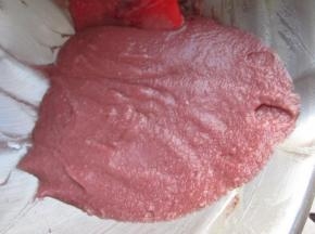 拌匀成粉红色的面糊。