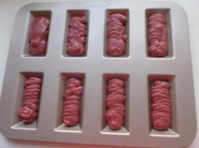 把面糊挤入烤盘。