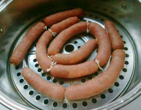 凉水下锅，隔水蒸25分钟。