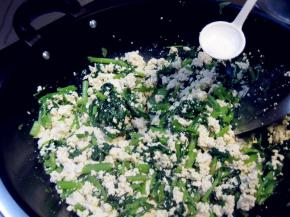 用适量的盐调味；可以盛出