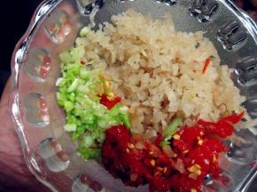 调料混装在小碗里