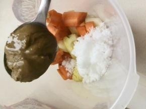 放一饭勺的芝麻酱