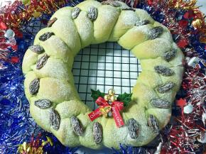 入预热180℃的烤箱，中层，上下火，20分钟。