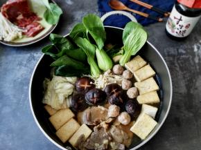 鸡蛋打入碗里，搅打一下，然后把煮好的牛肉捞出在蛋液里滚一圈，滑嫩又不腻口非常好吃