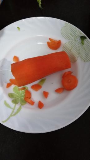 胡萝卜切丁再刻几颗星星