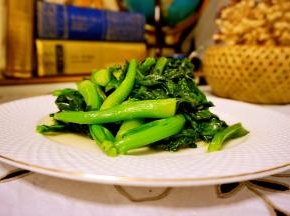 装盘，姜汁芥兰就做好了