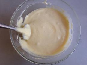 再倒回蛋糕糊里，翻拌好