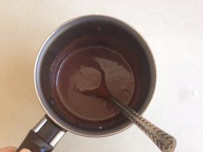 小火加热，一边加热一边搅拌，成巧克力酱