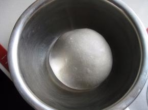 面团收圆入盆发酵