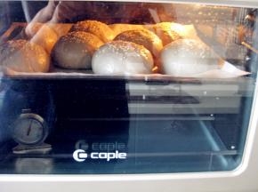 烤盘放入预热好的烤箱中层，18分钟左右