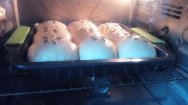 烤箱预热至180度，入烤箱中层， 20分钟左右，最后5分钟可加盖锡纸